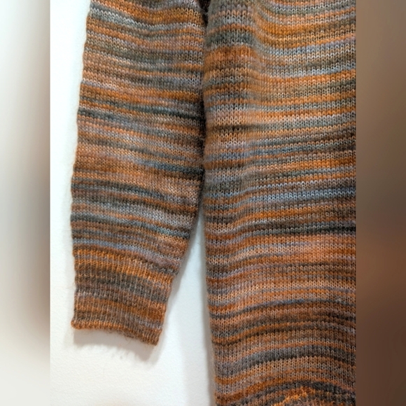 A.n.a V Neck Multicolor Sweater Size Medium - Picture 3 of 6